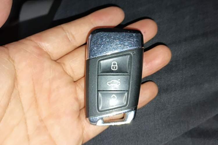 Used Volkswagen Magotan 2023 2 Million Units Commemorative Edition 330TSI DSG Luxury Version Vehicle Key