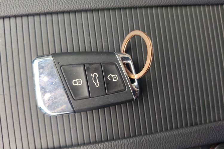 Used Volkswagen Magotan 2023 2 Million Units Commemorative Edition 330TSI DSG Luxury Version Vehicle Key