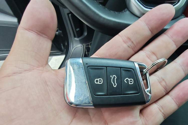 Used Volkswagen Magotan 2023 2 Million Units Commemorative Edition 330TSI DSG Luxury Version Vehicle Key