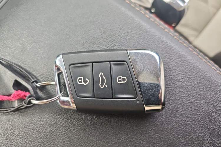 Used Volkswagen Magotan 2023 2 Million Units Commemorative Edition 330TSI DSG Luxury Version Vehicle Key