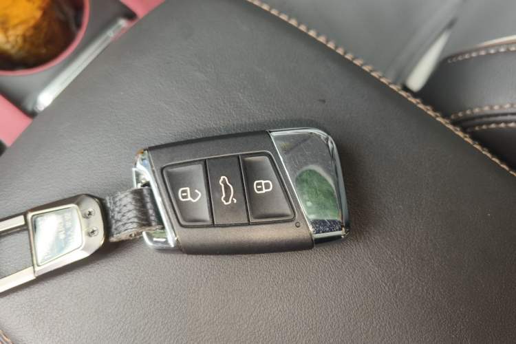 Used Volkswagen Magotan 2023 2 Million Units Commemorative Edition 330TSI DSG Luxury Version Vehicle Key