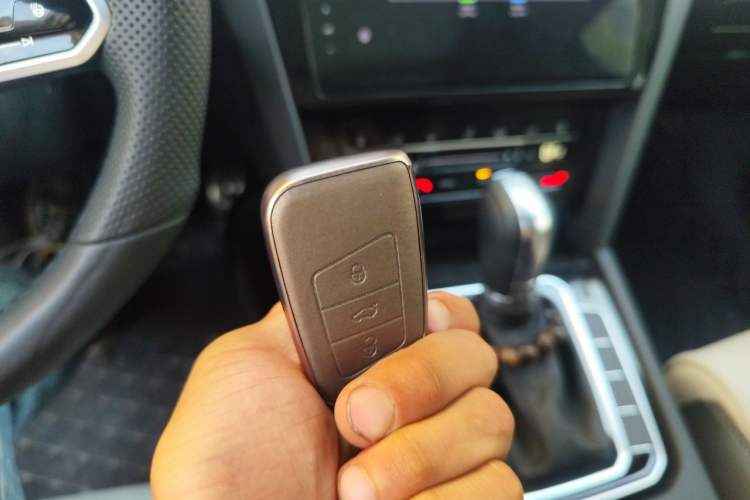 Used Volkswagen Magotan 2023 2 Million Units Commemorative Edition 330TSI DSG Luxury Version Vehicle Key