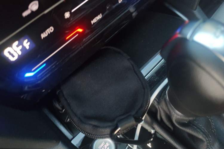 Used Volkswagen Magotan 2023 2 Million Units Commemorative Edition 330TSI DSG Luxury Version Vehicle Key