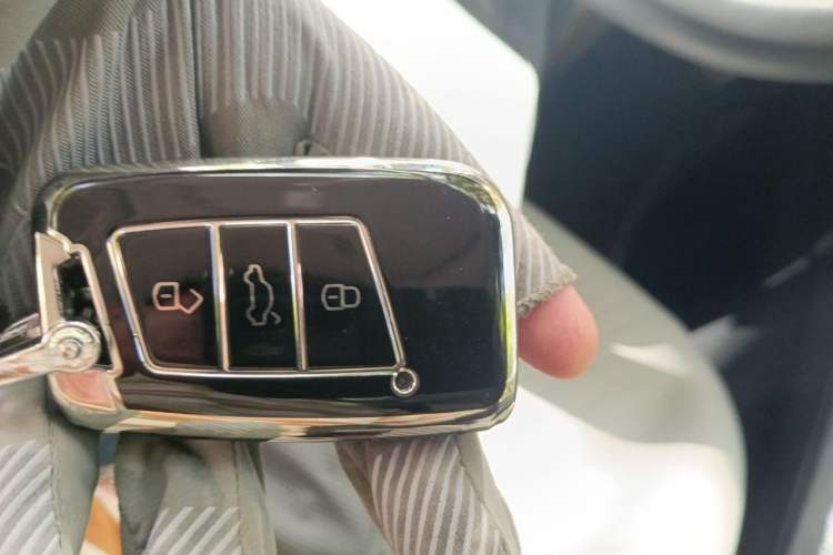 Used Volkswagen Magotan 2023 2 Million Units Commemorative Edition 330TSI DSG Luxury Version Vehicle Key