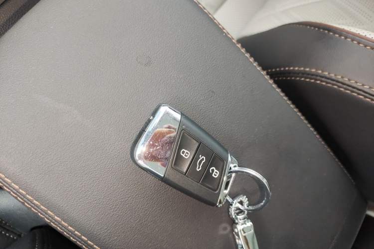 Used Volkswagen Magotan 2023 2 Million Units Commemorative Edition 330TSI DSG Luxury Version Vehicle Key