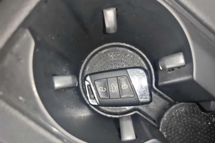 Used Volkswagen Magotan 2023 2 Million Units Commemorative Edition 330TSI DSG Luxury Version Vehicle Key