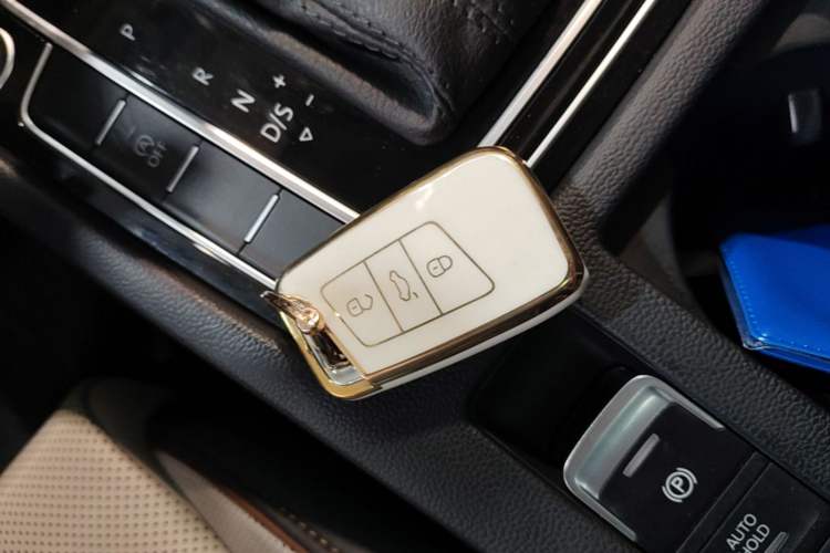 Used Volkswagen Magotan 2023 2 Million Units Commemorative Edition 330TSI DSG Luxury Version Vehicle Key