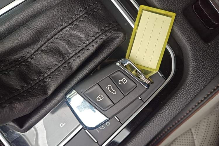 Used Volkswagen Magotan 2023 2 Million Units Commemorative Edition 330TSI DSG Luxury Version Vehicle Key