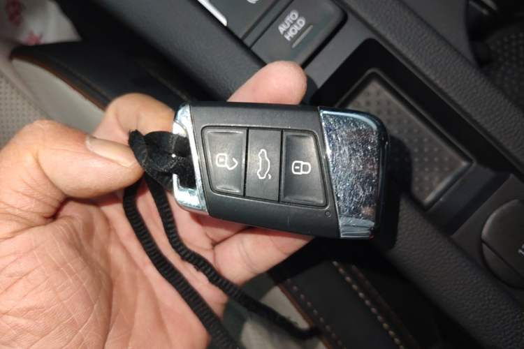 Used Volkswagen Magotan 2023 2 Million Units Commemorative Edition 330TSI DSG Luxury Version Vehicle Key
