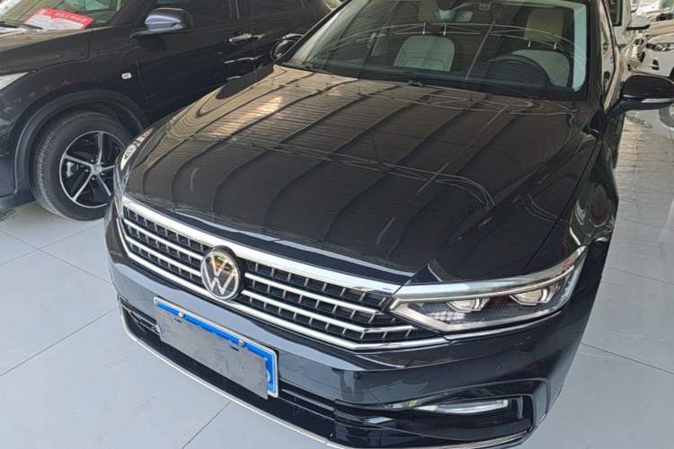 Volkswagen Magotan 2023 2 Million Units Limited-Edition 380TSI DSG Flagship Version d’occasion Guazi used car, China used car export, Used car for sale, Used cars, Cheapest cars for sale