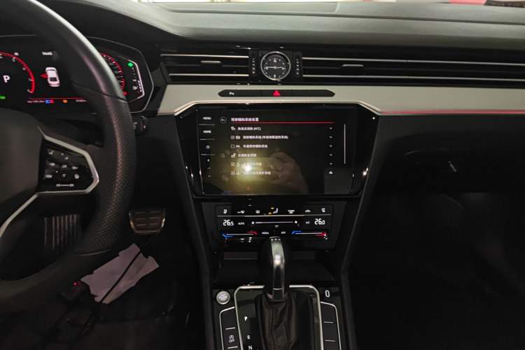 Used Volkswagen Magotan 2023 2 Million Units Commemorative Edition 330TSI DSG Luxury Version Audio And AC Panel