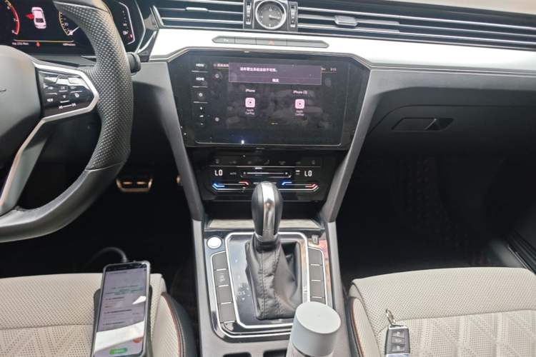Used Volkswagen Magotan 2023 2 Million Units Commemorative Edition 330TSI DSG Luxury Version Audio And AC Panel