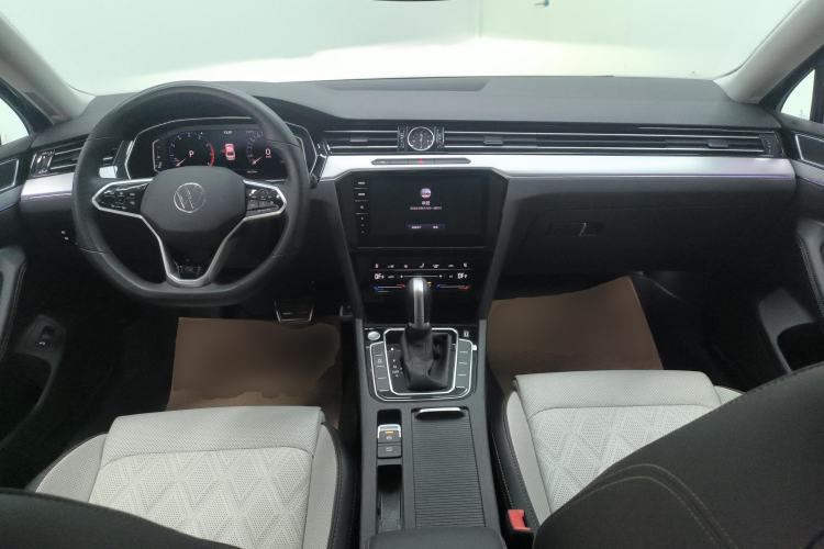 Used Volkswagen Magotan 2023 2 Million Units Commemorative Edition 330TSI DSG Luxury Version Center Console
