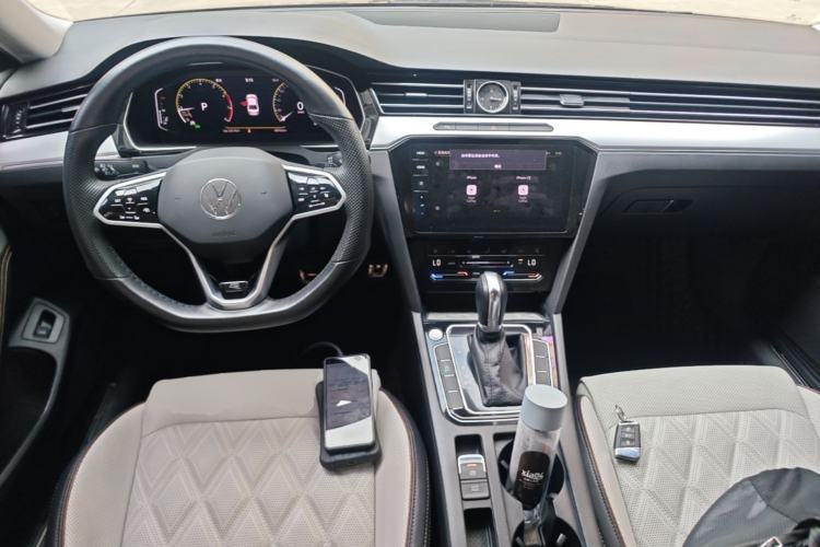 Used Volkswagen Magotan 2023 2 Million Units Commemorative Edition 330TSI DSG Luxury Version Center Console
