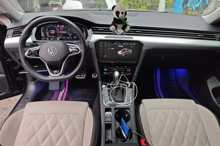 Used Volkswagen Magotan 2023 2 Million Units Commemorative Edition 330TSI DSG Luxury Version Center Console