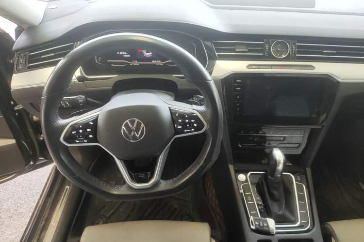 Used Volkswagen Magotan 2023 2 Million Units Commemorative Edition 330TSI DSG Luxury Version Center Console