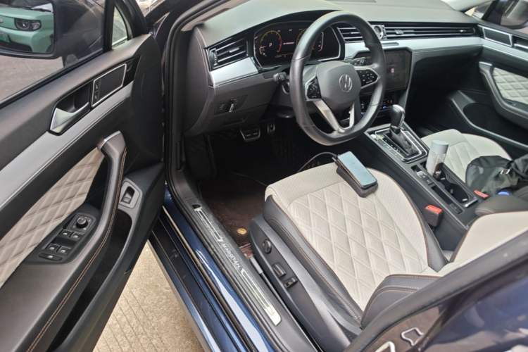 Used Volkswagen Magotan 2023 2 Million Units Commemorative Edition 330TSI DSG Luxury Version Driver Seat