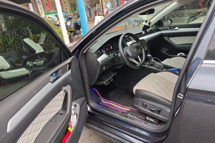 Used Volkswagen Magotan 2023 2 Million Units Commemorative Edition 330TSI DSG Luxury Version Driver Seat