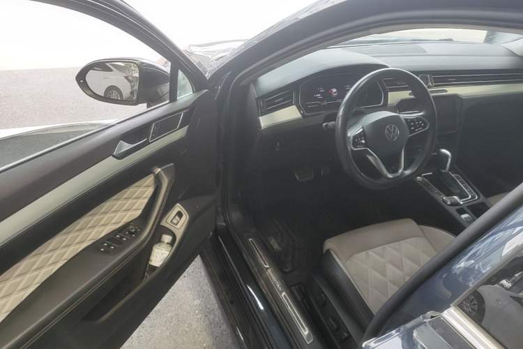 Used Volkswagen Magotan 2023 2 Million Units Commemorative Edition 330TSI DSG Luxury Version Driver Seat