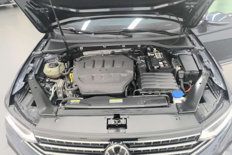 Used Volkswagen Magotan 2023 2 Million Units Commemorative Edition 330TSI DSG Luxury Version Engine Bay