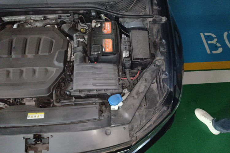 Used Volkswagen Magotan 2023 2 Million Units Commemorative Edition 330TSI DSG Luxury Version Engine Bay Left
