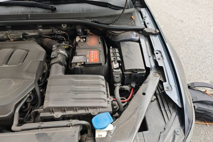 Used Volkswagen Magotan 2023 2 Million Units Commemorative Edition 330TSI DSG Luxury Version Engine Bay Left
