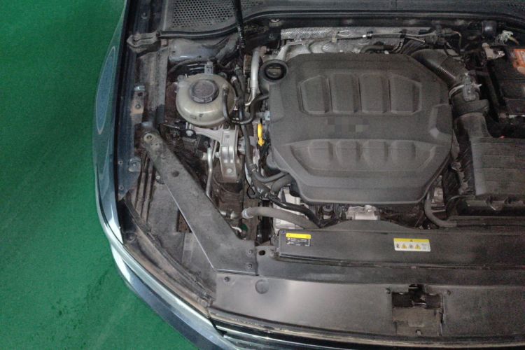 Used Volkswagen Magotan 2023 2 Million Units Commemorative Edition 330TSI DSG Luxury Version Engine Bay Right