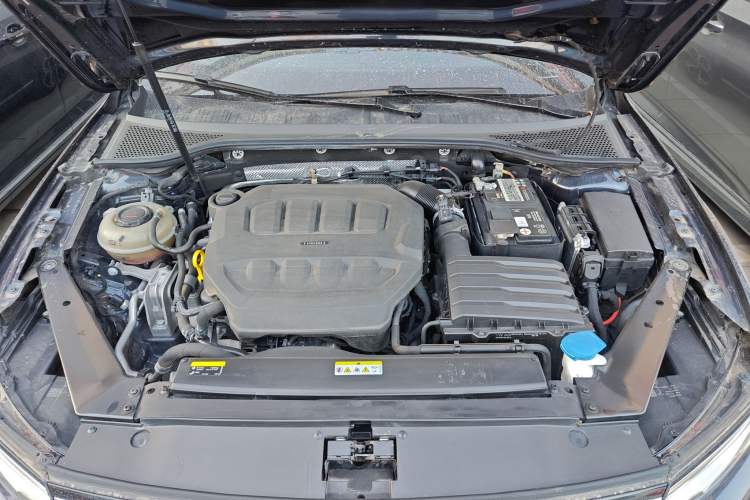Used Volkswagen Magotan 2023 2 Million Units Commemorative Edition 330TSI DSG Luxury Version Engine Bay