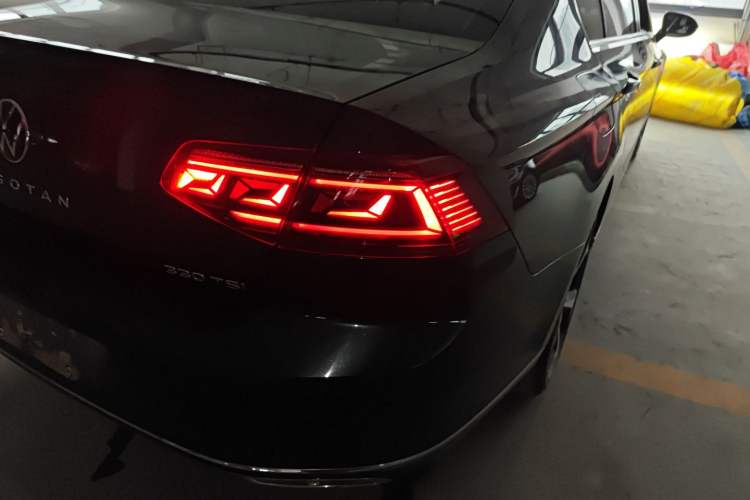 Used Volkswagen Magotan 2023 2 Million Units Commemorative Edition 330TSI DSG Luxury Version Exterior 3