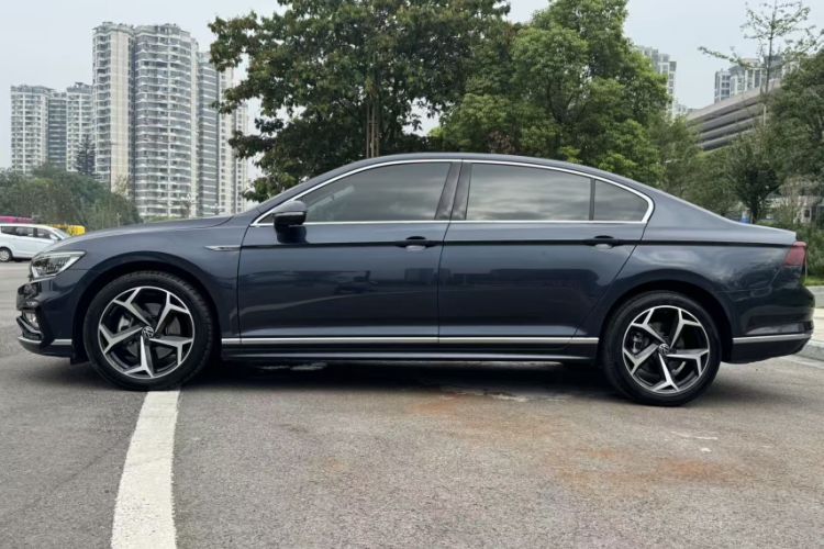Used Volkswagen Magotan 2023 2 Million Units Limited Edition 330TSI DSG Leading Version Exterior 3