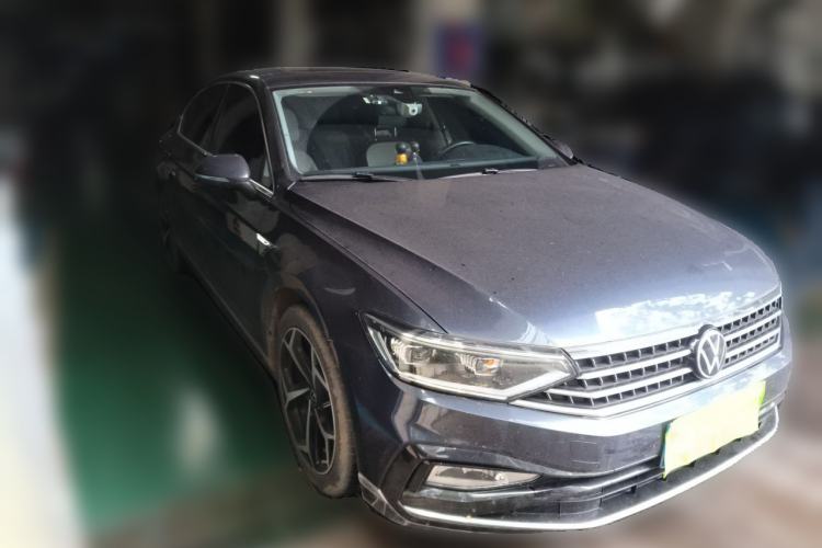 Used Volkswagen Magotan 2023 2 Million Units Commemorative Edition 330TSI DSG Luxury Version Front Right 45 Deg