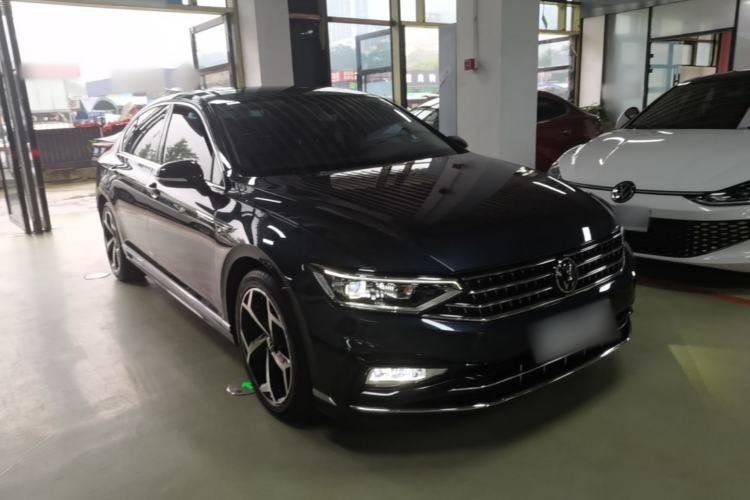 Used Volkswagen Magotan 2023 2 Million Units Commemorative Edition 330TSI DSG Luxury Version Front Right 45 Deg