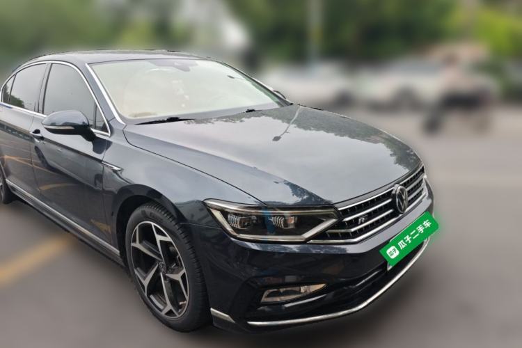 Used Volkswagen Magotan 2023 2 Million Units Commemorative Edition 330TSI DSG Luxury Version Front Right 45 Deg