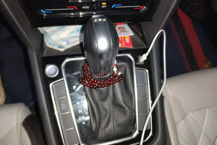 Used Volkswagen Magotan 2023 2 Million Units Commemorative Edition 330TSI DSG Luxury Version Gear Lever
