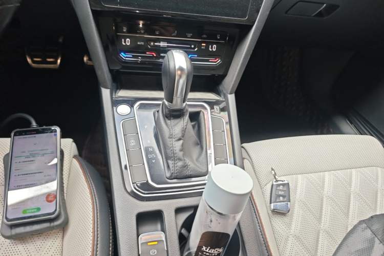 Used Volkswagen Magotan 2023 2 Million Units Commemorative Edition 330TSI DSG Luxury Version Gear Lever