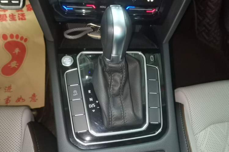 Used Volkswagen Magotan 2023 2 Million Units Commemorative Edition 330TSI DSG Luxury Version Gear Lever