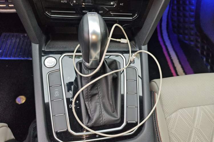 Used Volkswagen Magotan 2023 2 Million Units Commemorative Edition 330TSI DSG Luxury Version Gear Lever