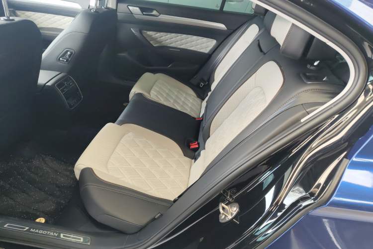 Used Volkswagen Magotan 2023 2 Million Units Limited-Edition 380TSI DSG Flagship Version Interior 1
