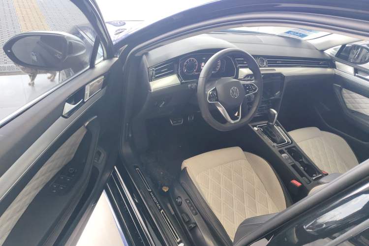 Used Volkswagen Magotan 2023 2 Million Units Limited-Edition 380TSI DSG Flagship Version Interior 2