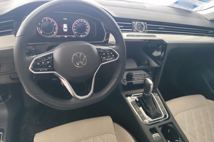 Used Volkswagen Magotan 2023 2 Million Units Limited-Edition 380TSI DSG Flagship Version Interior 3