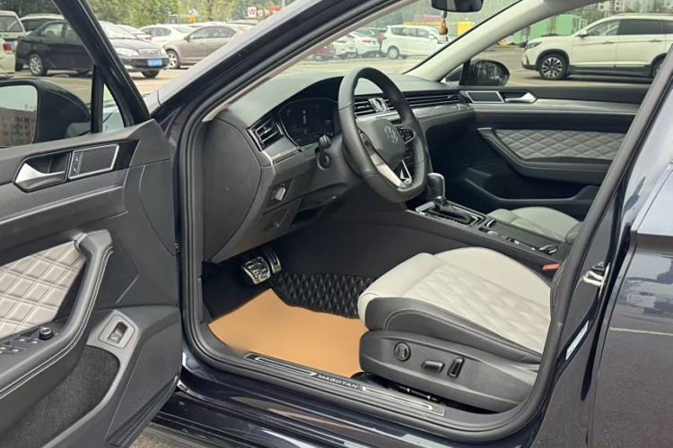 Used Volkswagen Magotan 2023 2 Million Units Limited Edition 330TSI DSG Leading Version Interior 4