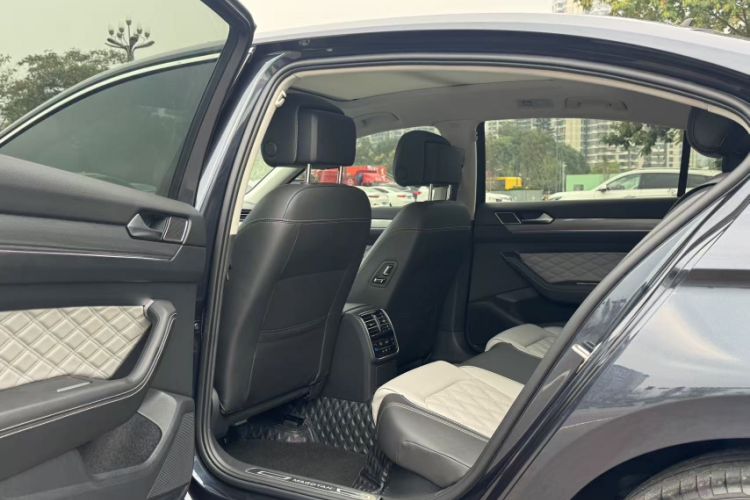 Used Volkswagen Magotan 2023 2 Million Units Limited Edition 330TSI DSG Leading Version Interior 5