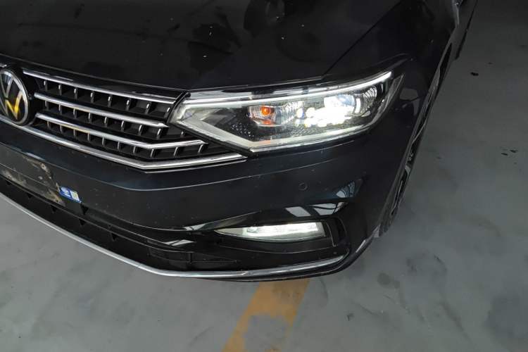 Used Volkswagen Magotan 2023 2 Million Units Commemorative Edition 330TSI DSG Luxury Version Left Front Headlight