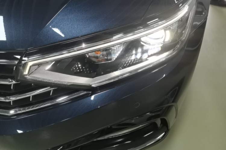 Used Volkswagen Magotan 2023 2 Million Units Commemorative Edition 330TSI DSG Luxury Version Left Front Headlight