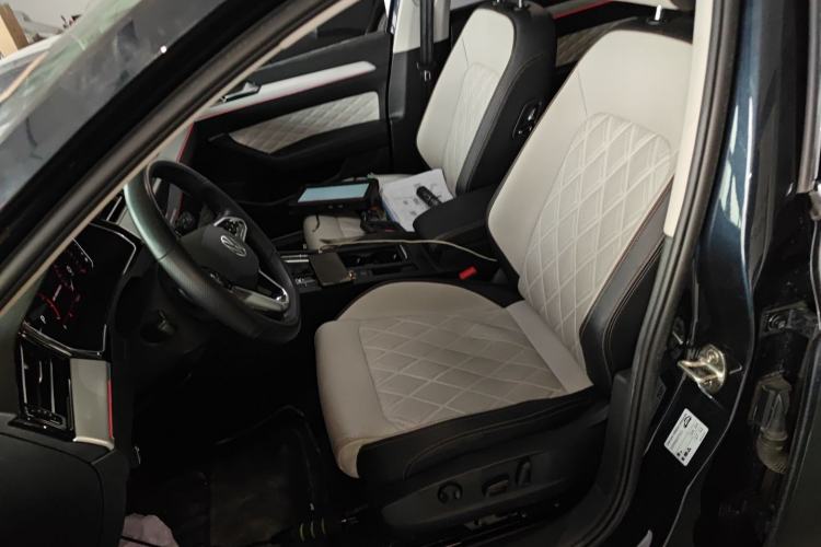 Used Volkswagen Magotan 2023 2 Million Units Commemorative Edition 330TSI DSG Luxury Version Left Front Seat
