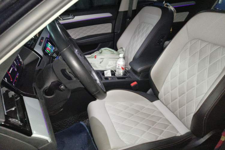 Used Volkswagen Magotan 2023 2 Million Units Commemorative Edition 330TSI DSG Luxury Version Left Front Seat