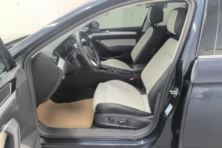 Used Volkswagen Magotan 2023 2 Million Units Commemorative Edition 330TSI DSG Luxury Version Left Front Seat