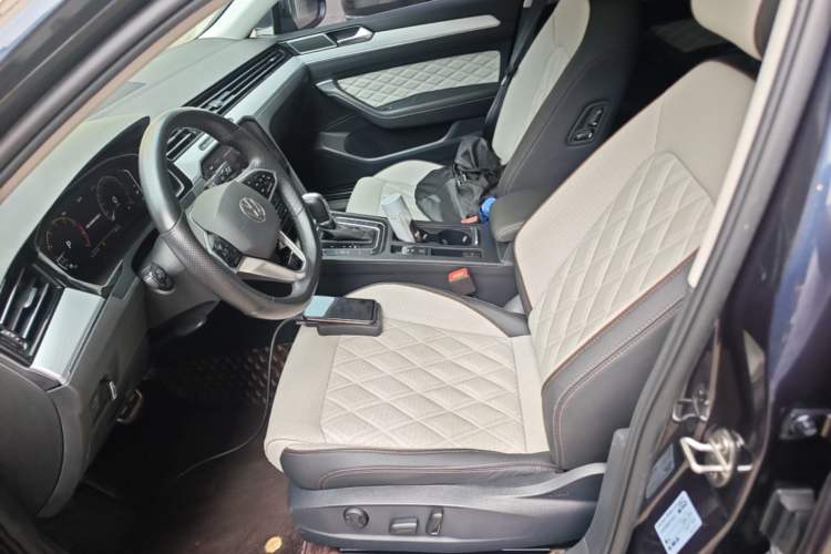 Used Volkswagen Magotan 2023 2 Million Units Commemorative Edition 330TSI DSG Luxury Version Left Front Seat