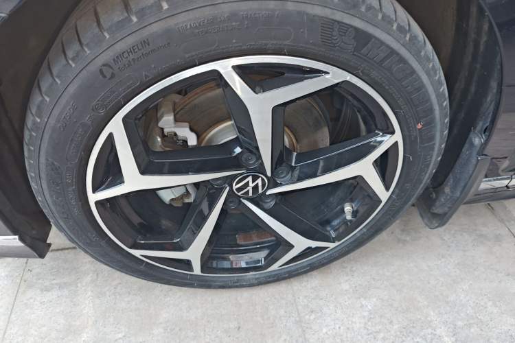 Used Volkswagen Magotan 2023 2 Million Units Commemorative Edition 330TSI DSG Luxury Version Left Front Wheel Hub