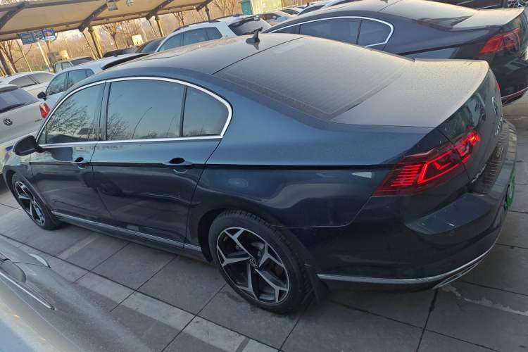 Used Volkswagen Magotan 2023 2 Million Units Commemorative Edition 330TSI DSG Luxury Version Left Side